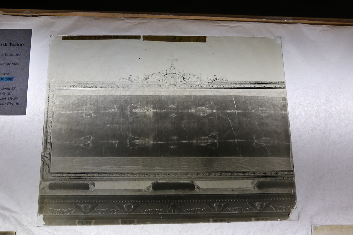 Restauri Santo Sudario - Lastre Fotografiche Secondo Pia_006.jpg
